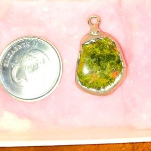 VINTAGE green stone pendant